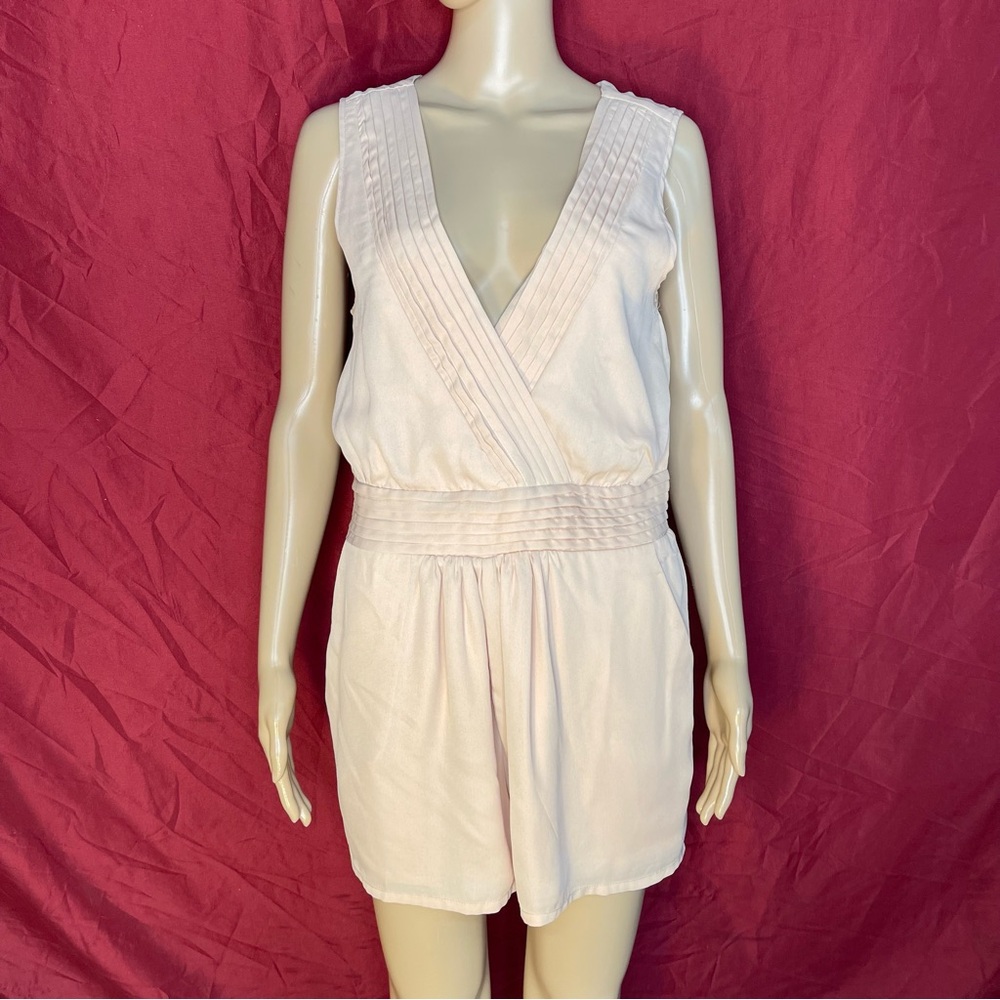 Creamy Champagne Elegant Plunging V-Neck Sleeveless Romper Large